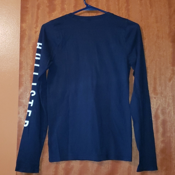 Gently worn Slim Fit Longsleeve Hollister Tee - Picture 5 of 6
